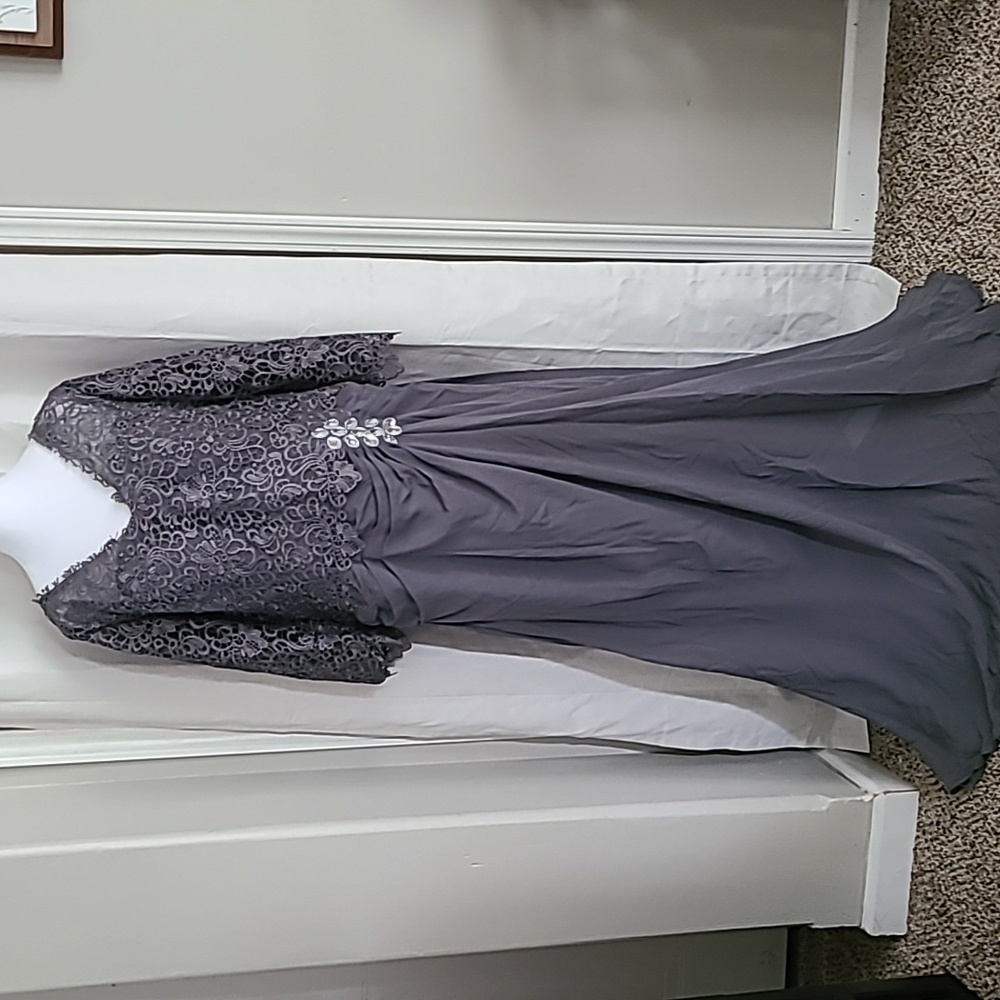 Mother of the Bride Formal Dress size 16 Gray